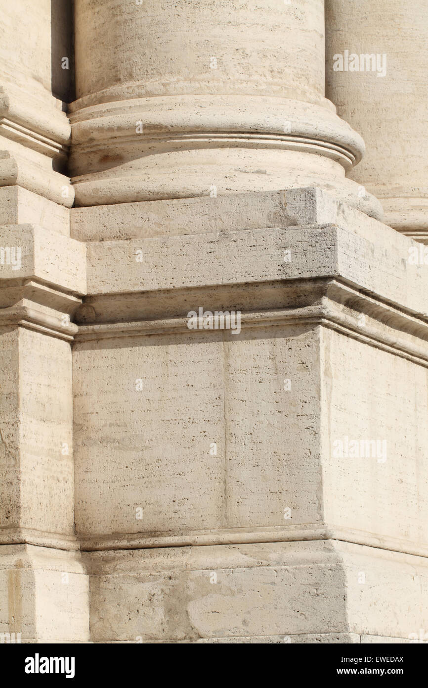 Una columna de piedra en Roma clásica Foto de stock