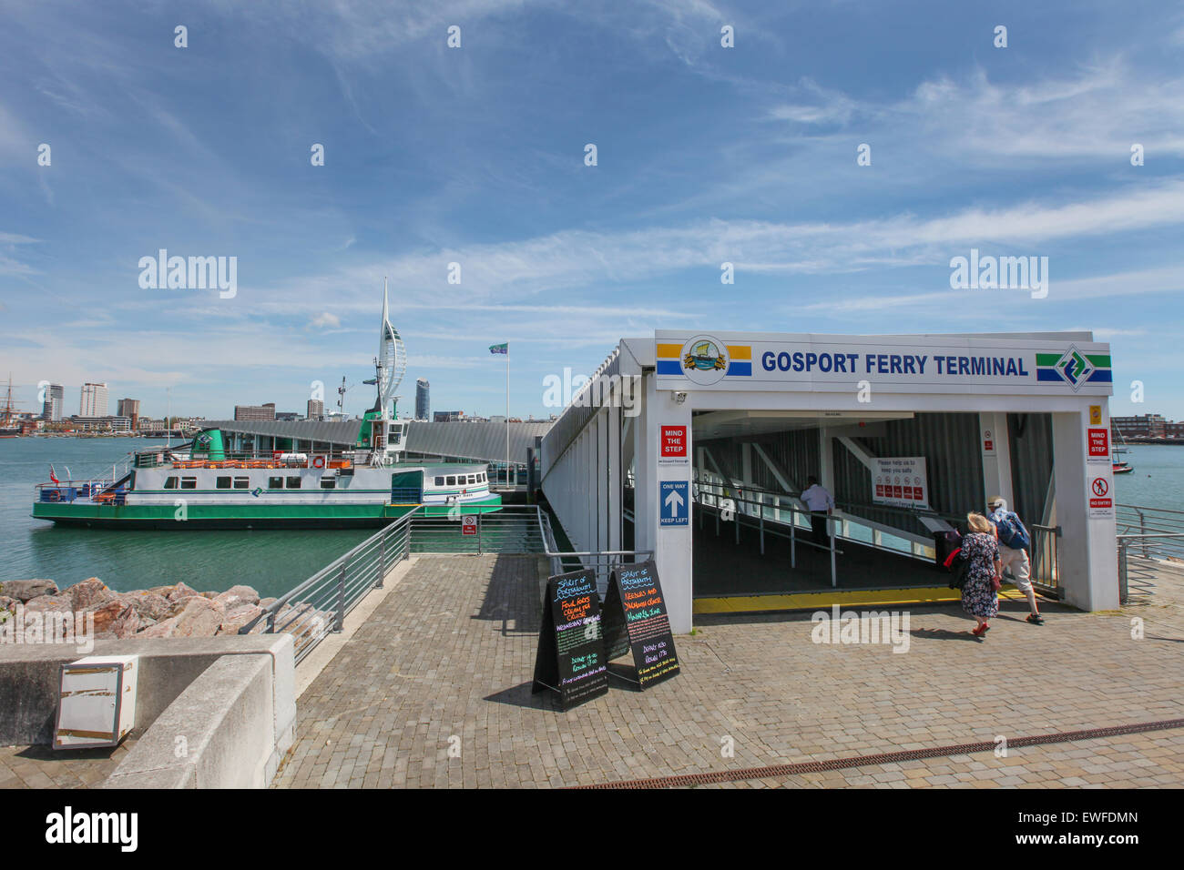 Gosport Ferry Terminal, Gosport, REINO UNIDO Foto de stock