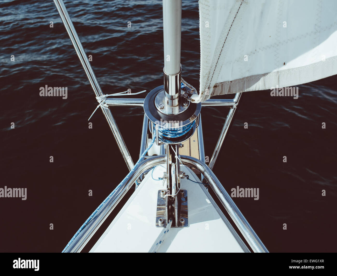 Velero prostituta en el barco en el agua barco velero vela náutica moza  moza moza de agua oceánica velero velero exterior Fotografía de stock -  Alamy