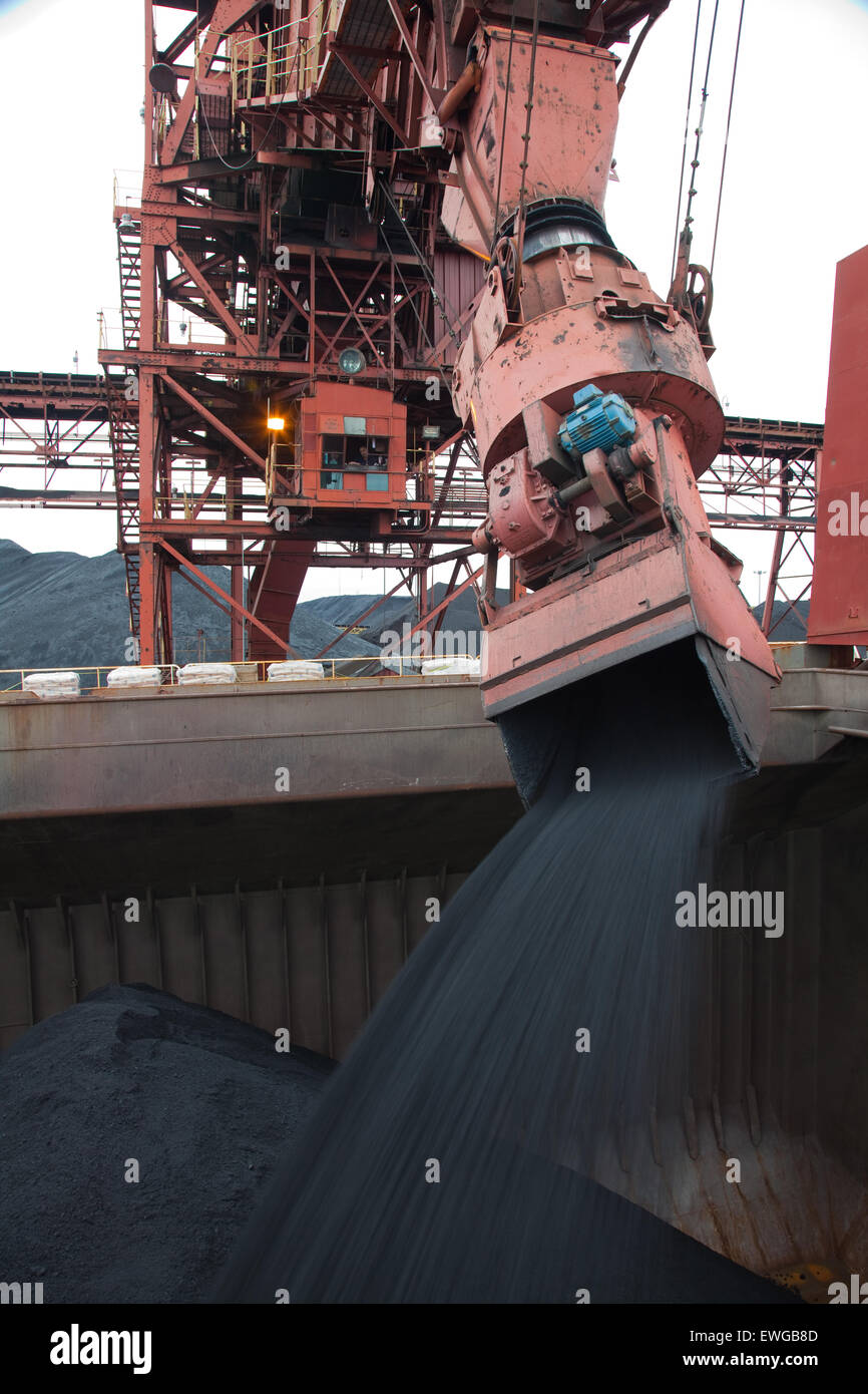Buque de carga a granel de coque de petróleo Fotografía de stock Alamy