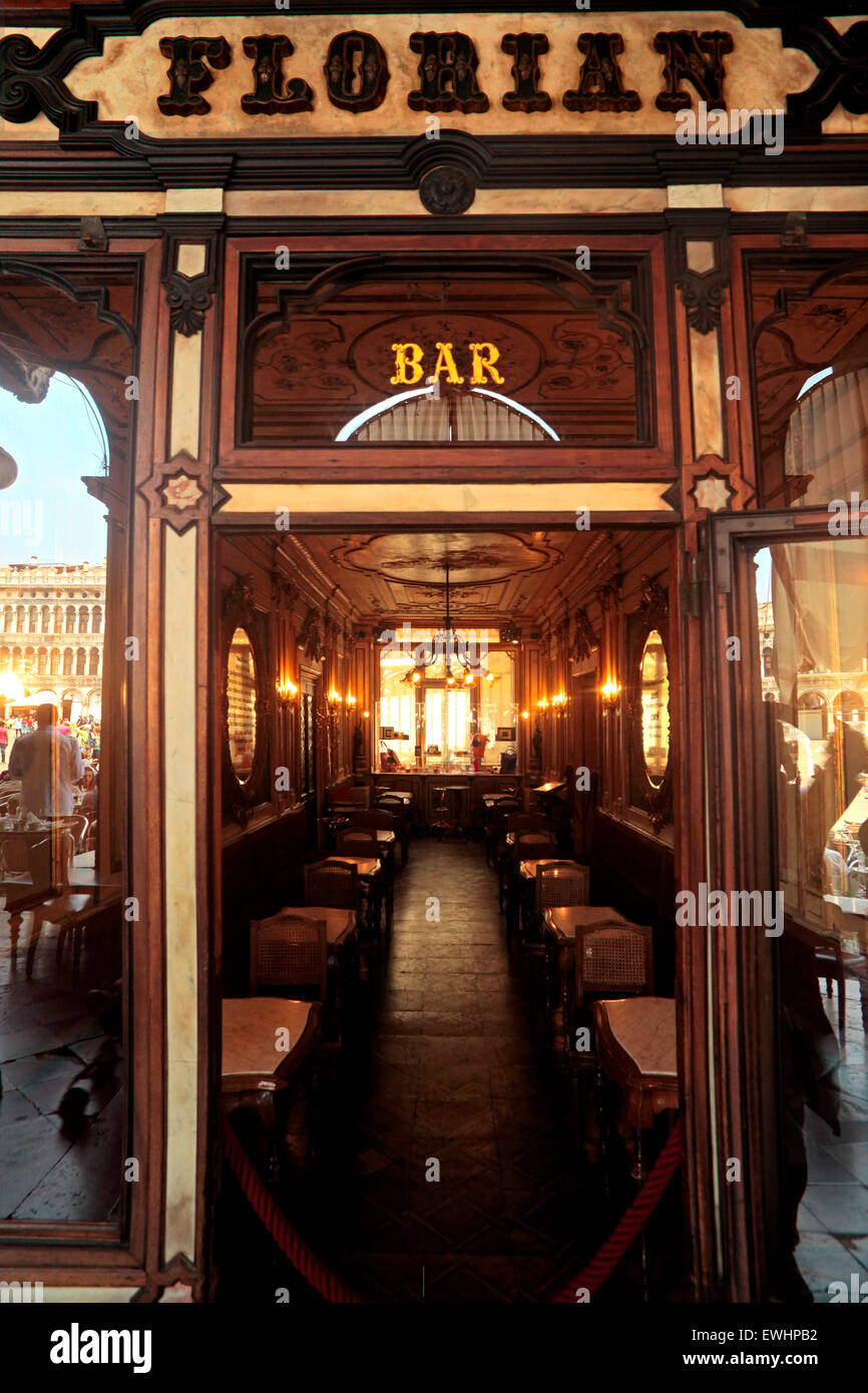 La Plaza de San Marcos Venecia-- Caffè Florian Foto de stock