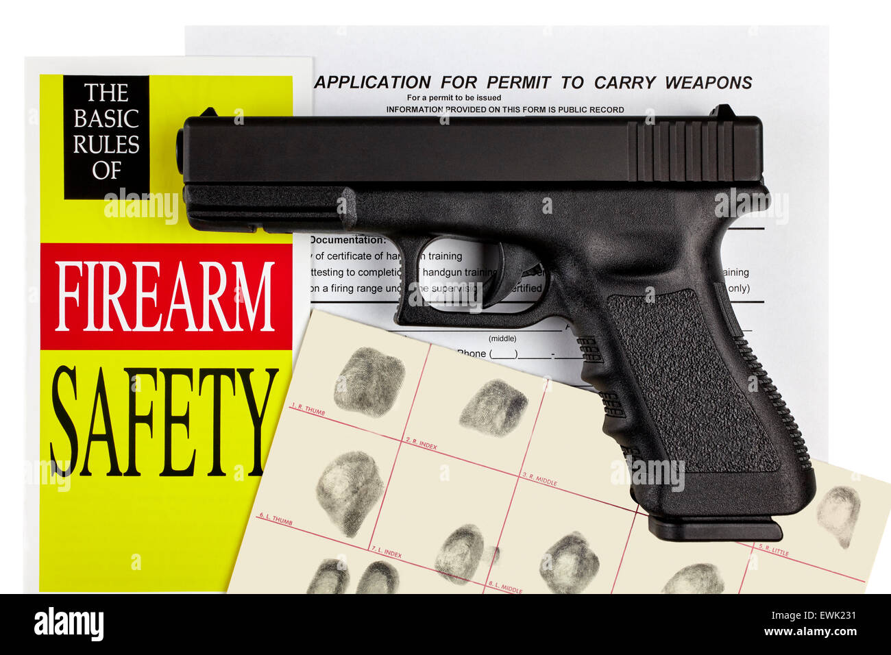 Pistola pistola con arma de fuego y aplicaciones de identificación de huellas dactilares permiso CCW Foto de stock