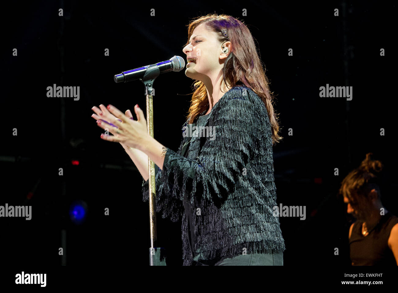 Grugliasco, Italia. El 27 de julio de 2015. El cantante italiano Annalisa, también conocido como Nali, durante el concierto de crédito: Edoardo Nicolino/Alamy Live News Foto de stock