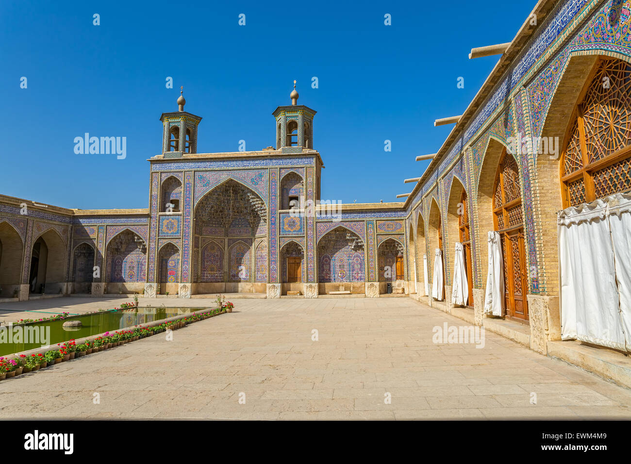 Nasir al-Mulk Mezquita patio interior Foto de stock