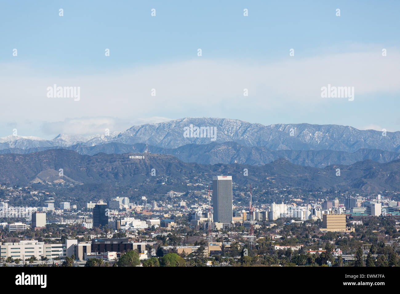 Una vista de el famoso cartel de Hollywood desde el Baldwin Hills vistas en Culver City. Foto de stock