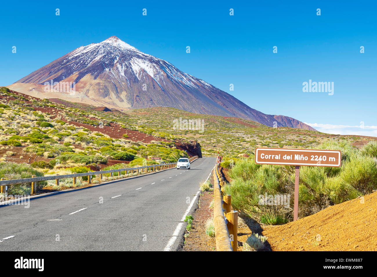 Tenerife, Islas Canarias - La carretera TF-24, Parque Nacional del Teide, España Foto de stock