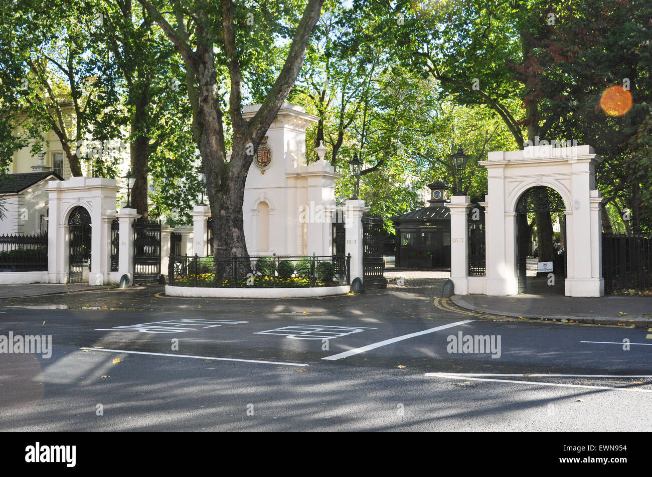Entrada ornamentado t Kensington Palace , Bayswater Road, Londres, Reino Unido Foto de stock