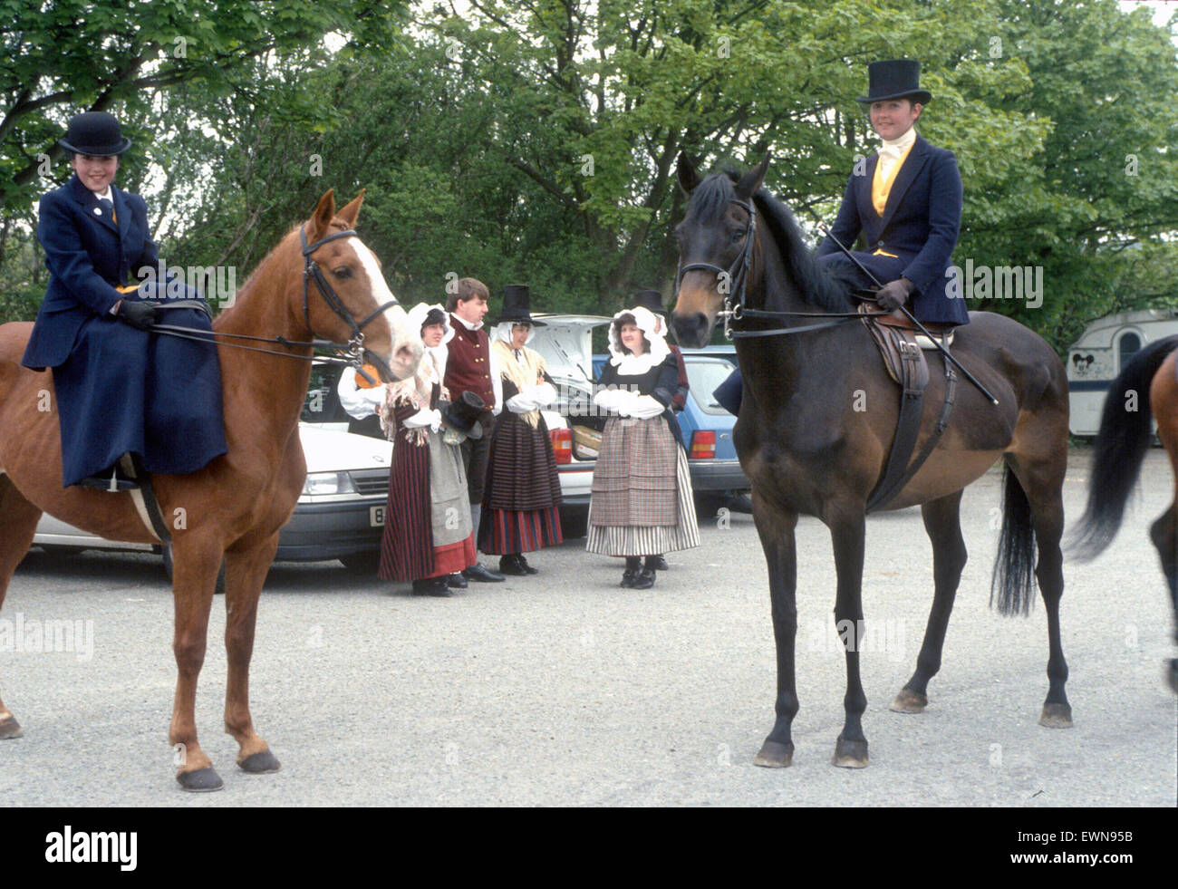Anglesea Gales UK evento ecuestre, las murgas de mujeres jinetes a caballo Foto de stock