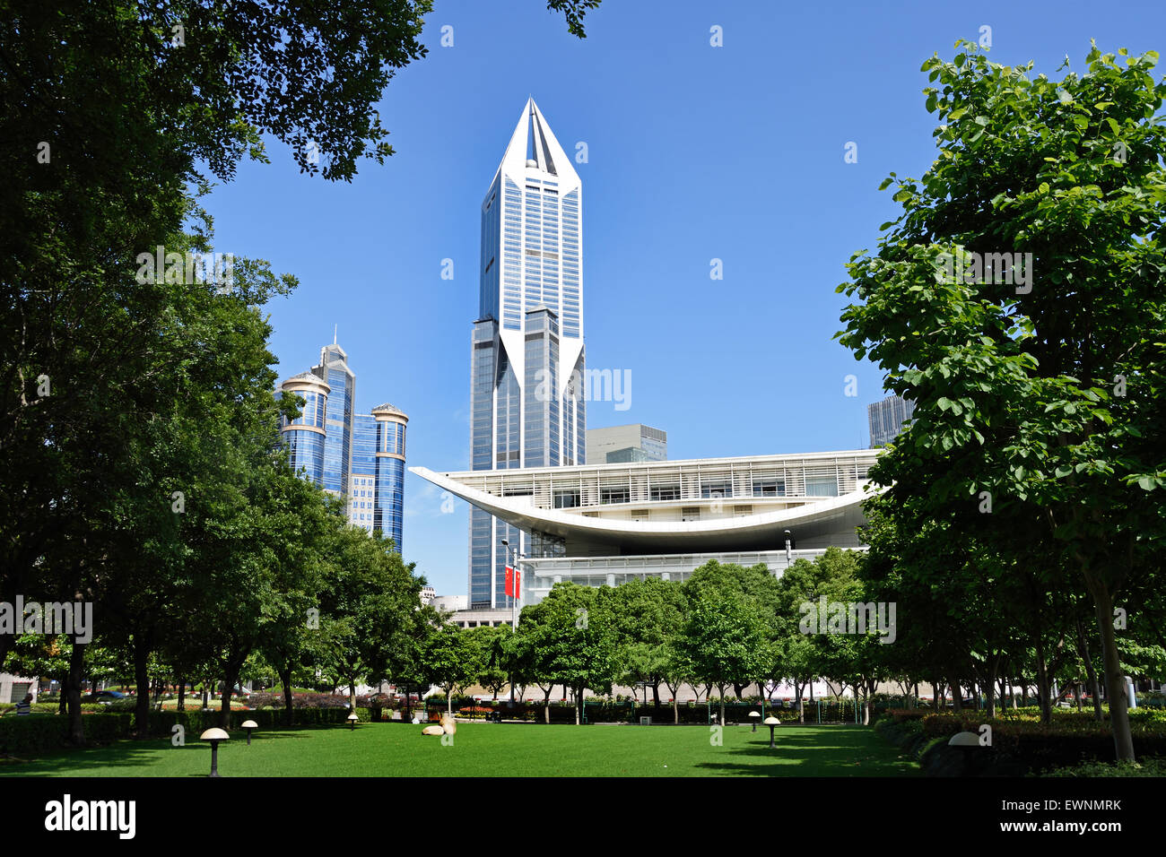 Gran Teatro de Shanghai Plaza del Pueblo en el distrito de Huangpu en Shanghai China chino Foto de stock