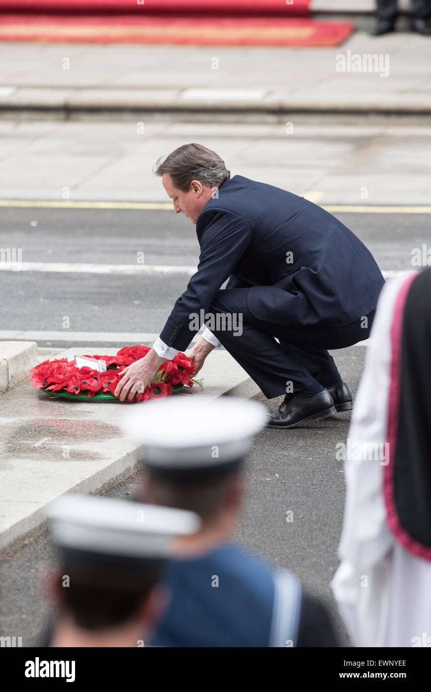 Atiende el centenario de la campaña de Gallipoli pública celebrada en el cenotafio en el centro de Londres. Featuring: David Cameron donde: Londres, Reino Unido cuando: 25 Apr 2015 C Foto de stock