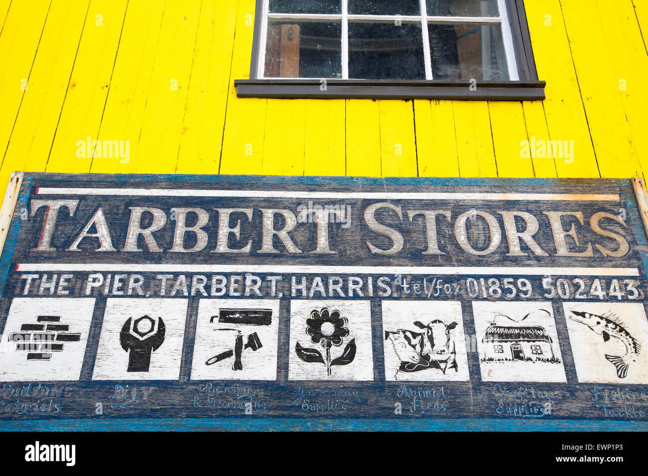 Los almacenes en Tarbert en Tarbert en la isla de Harris, Hébridas Exteriores, Escocia, Reino Unido. Foto de stock