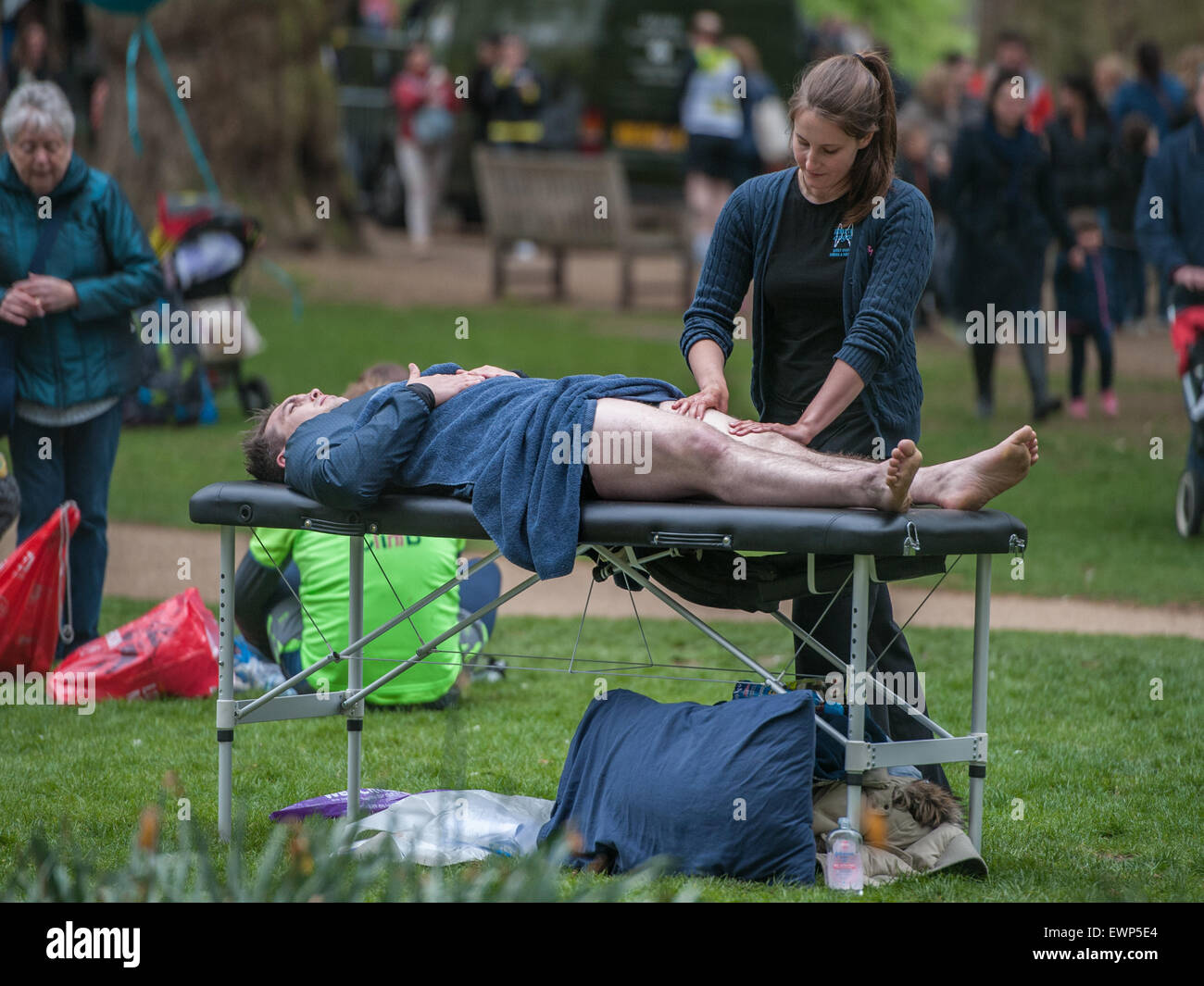 Happy ending massage fotografías e imágenes de alta resolución - Alamy