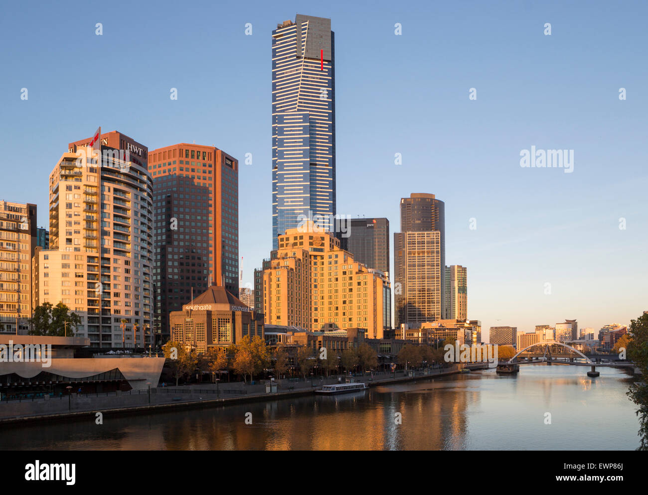 El horizonte de la ciudad, el río Yarra, Melbourne, Australia Foto de stock