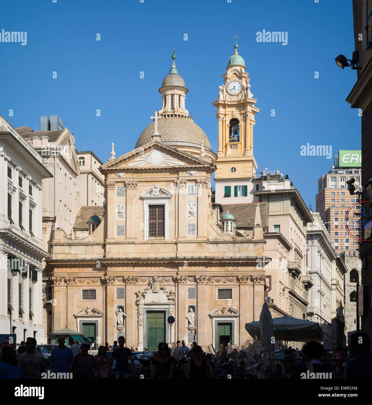Génova, Liguria, Italia. Iglesia barroca de Gesu o Santi Ambrogio e Andrea que datan del siglo XVII. Foto de stock