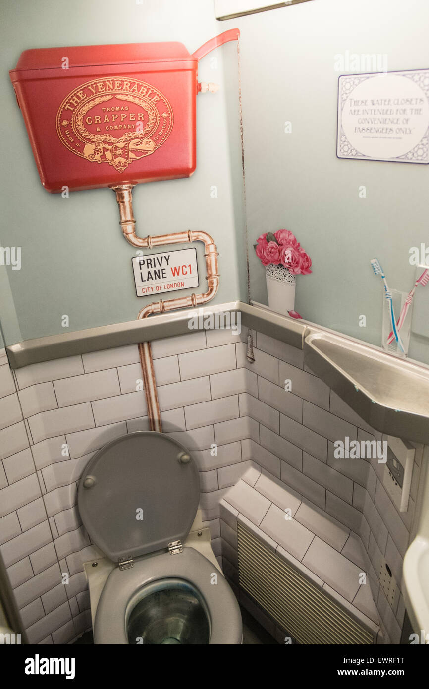 Arte en el baño paris fotografías e imágenes de alta resolución - Alamy