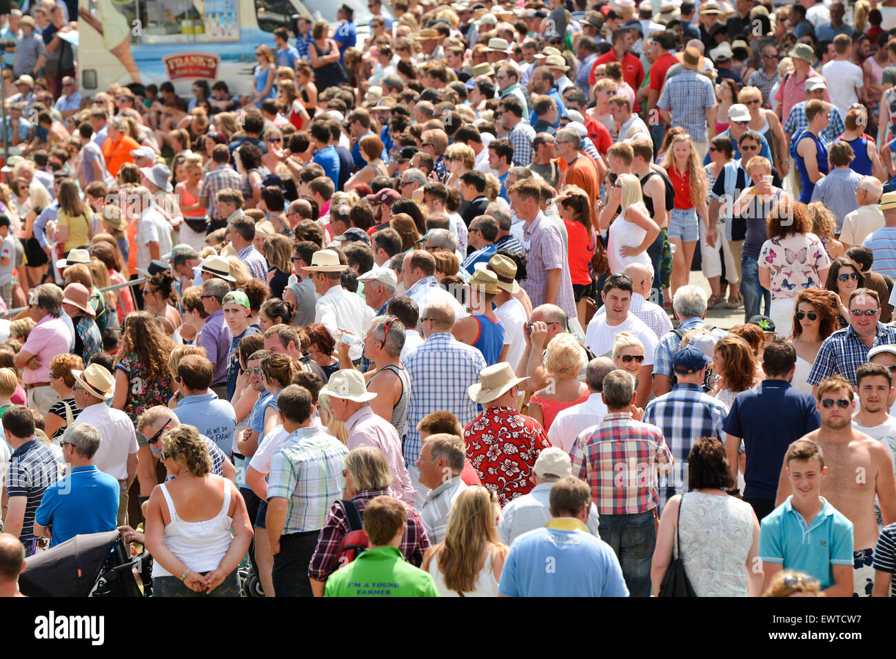 Grandes multitudes en el Royal Welsh Show celebrado anualmente en Builth Wells en Gales, uno de los paisajes más grande del Reino Unido la recolección. Foto de stock