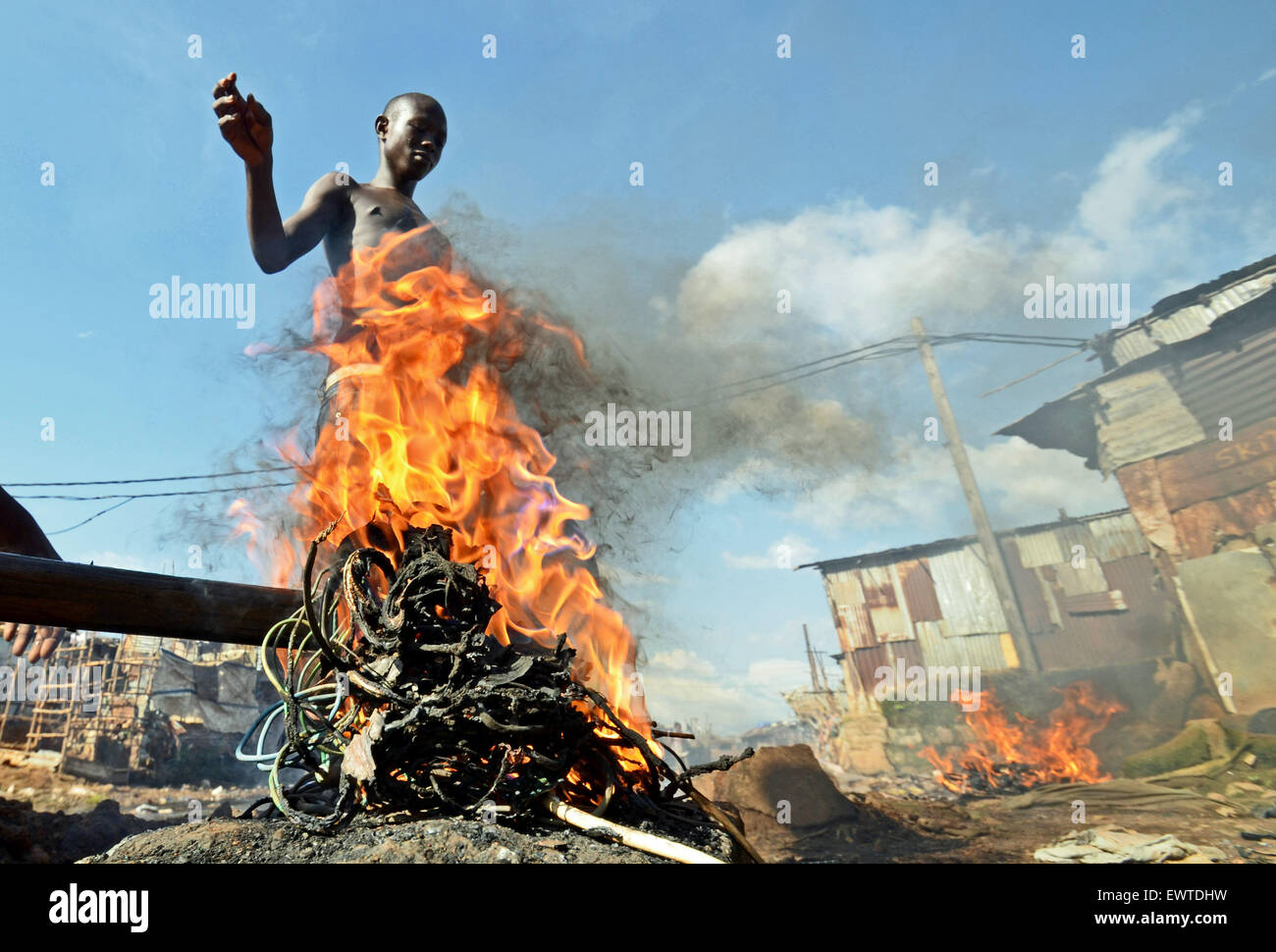 Electronic waste africa fotografías e imágenes de alta resolución - Alamy