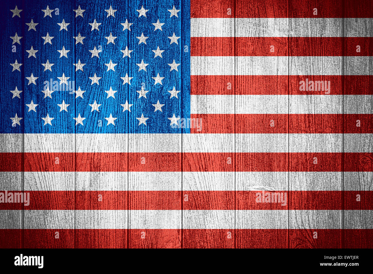 La bandera de Estados Unidos o la bandera americana de fondo sobre tablas de madera Foto de stock