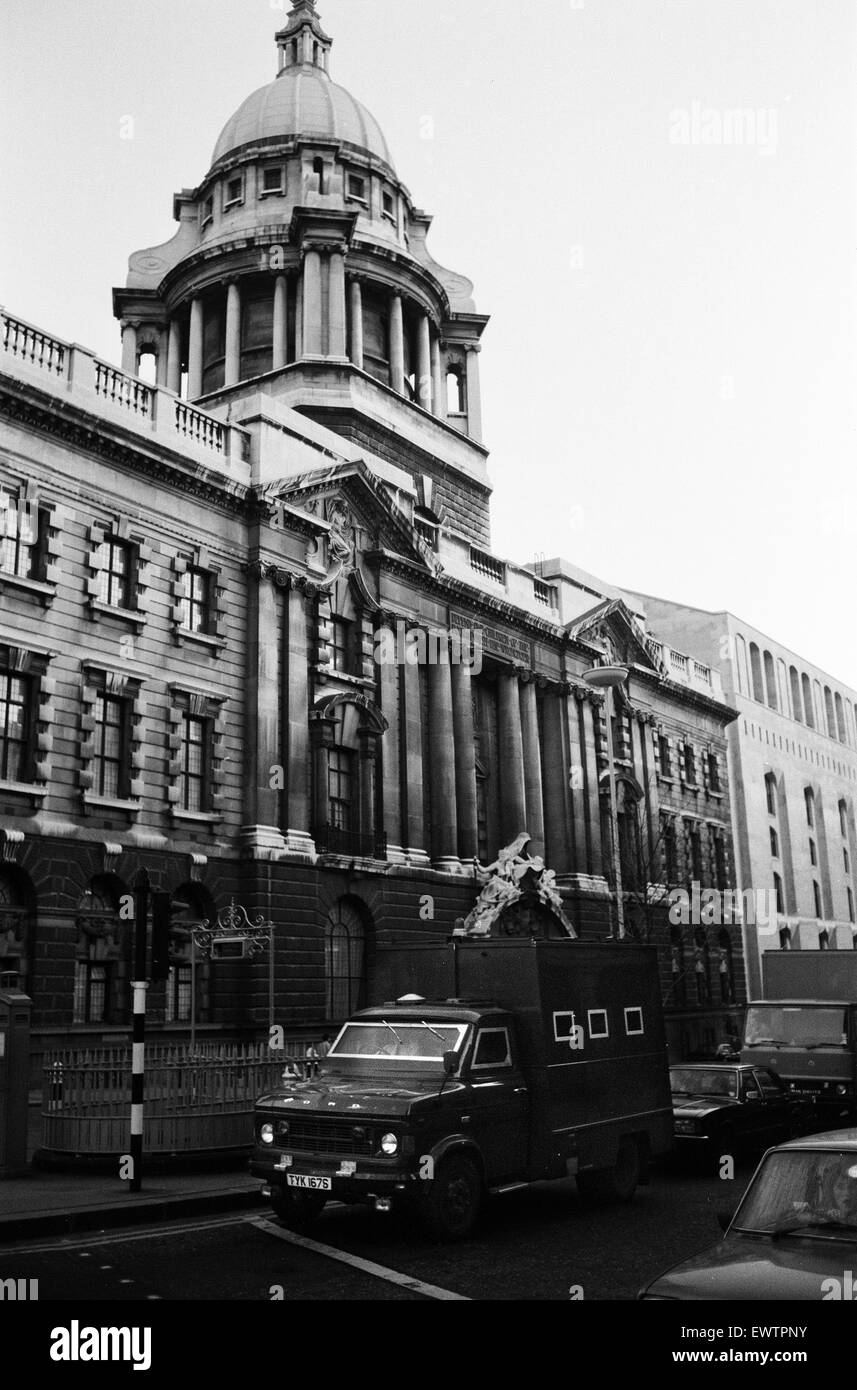 Henry McKenny juicio por asesinato en Old Bailey, Londres, 26 de noviembre de 1980. Vehículo blindado transporta el acusado Henry McKenny. Foto de stock