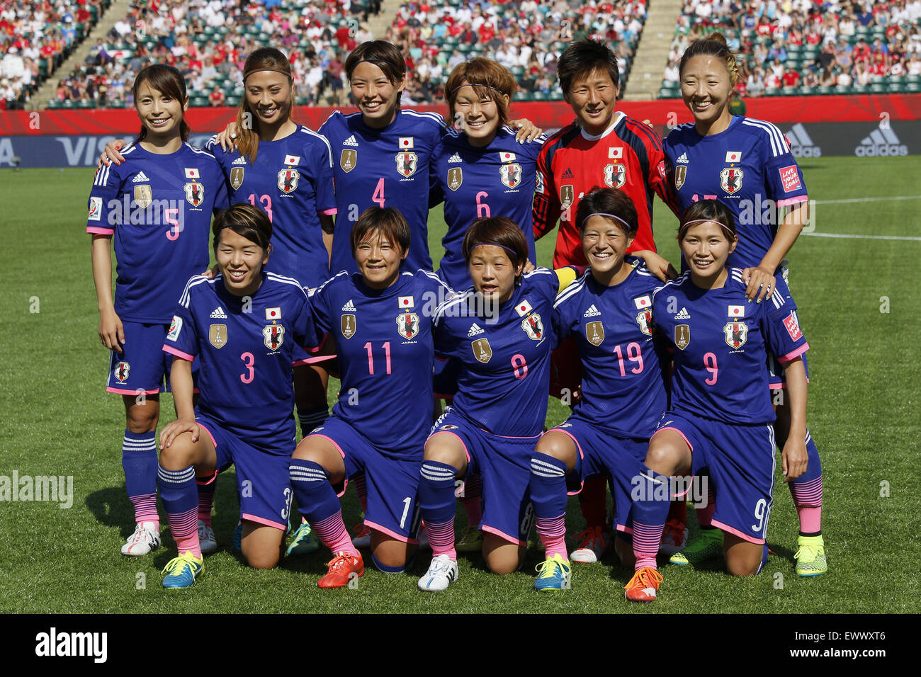 Edmonton, Canadá. El 1 de julio de 2015. Las mujeres del grupo del equipo  nacional de Japón line-up (JPN) fútbol/Soccer : Copa Mundial Femenina de la  FIFA Canadá 2015 semifinal entre Inglaterra