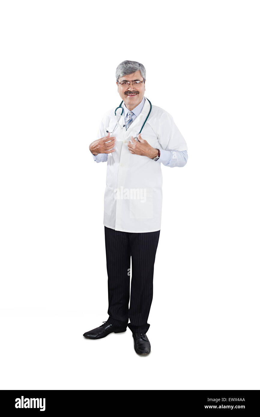 1 Doctor hombre indio pose permanente Foto de stock