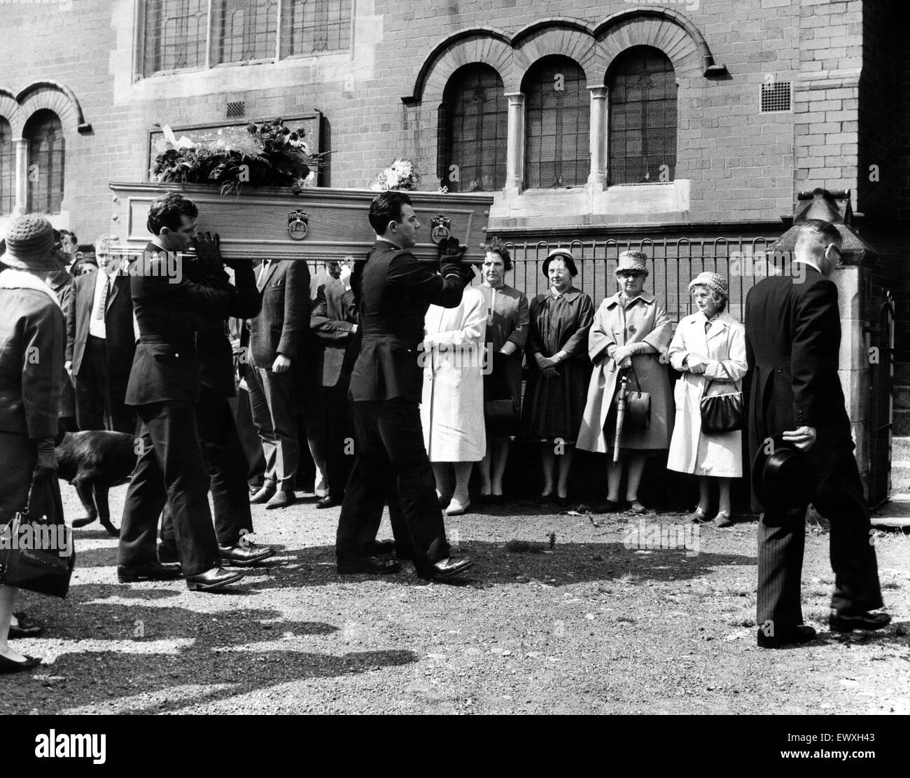 El funeral de Lord Lawson, los portadores del féretro pertenecen