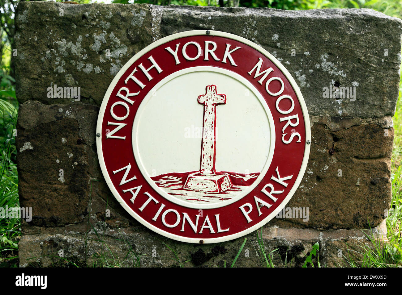 North York Moros, Parque Nacional, signo de fronteras, logo, cerca de Hutton-le-agujero, Hutton Le Hole,Yorkshire Foto de stock