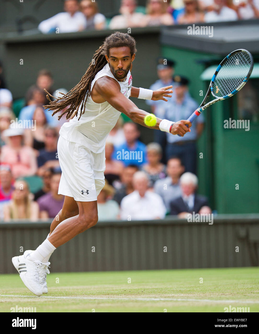 Wimbledon, Londres, Reino Unido. 02Nd Julio, 2015. Tenis, Wimbledon, Dustin Brown (GER) en su partido contra Rafael Nadal (ESP) Credit: Henk Koster/Alamy Live News Foto de stock