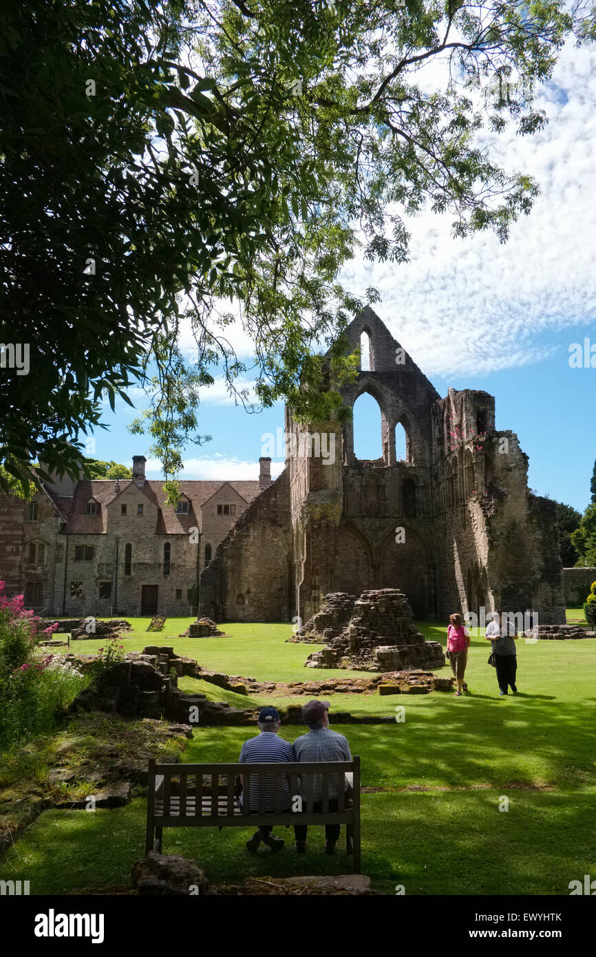 Las ruinas de Wenlock Priory en Much Wenlock, Shropshire, Inglaterra, bajo el cuidado de su herencia inglesa. Foto de stock