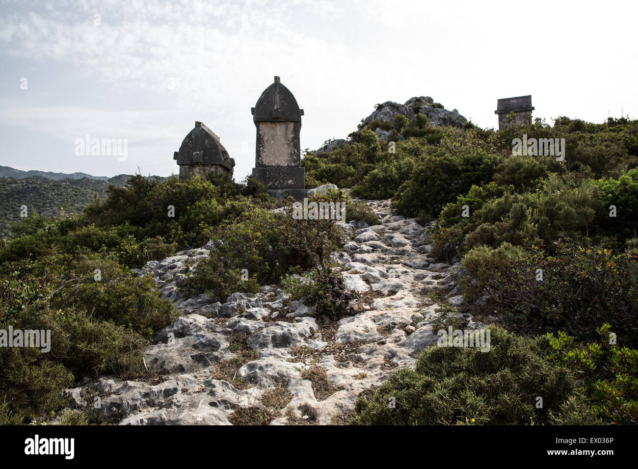 Vista de tumbas, Vía Lycian, Kalekoy, Demre, Simena, Turquía Foto de stock