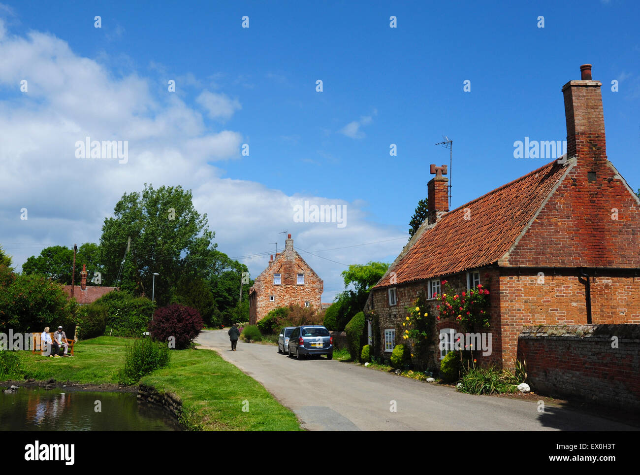 Village Pond and Cottages, Old Hunstanton, Norfolk, Inglaterra, Reino Unido. Foto de stock
