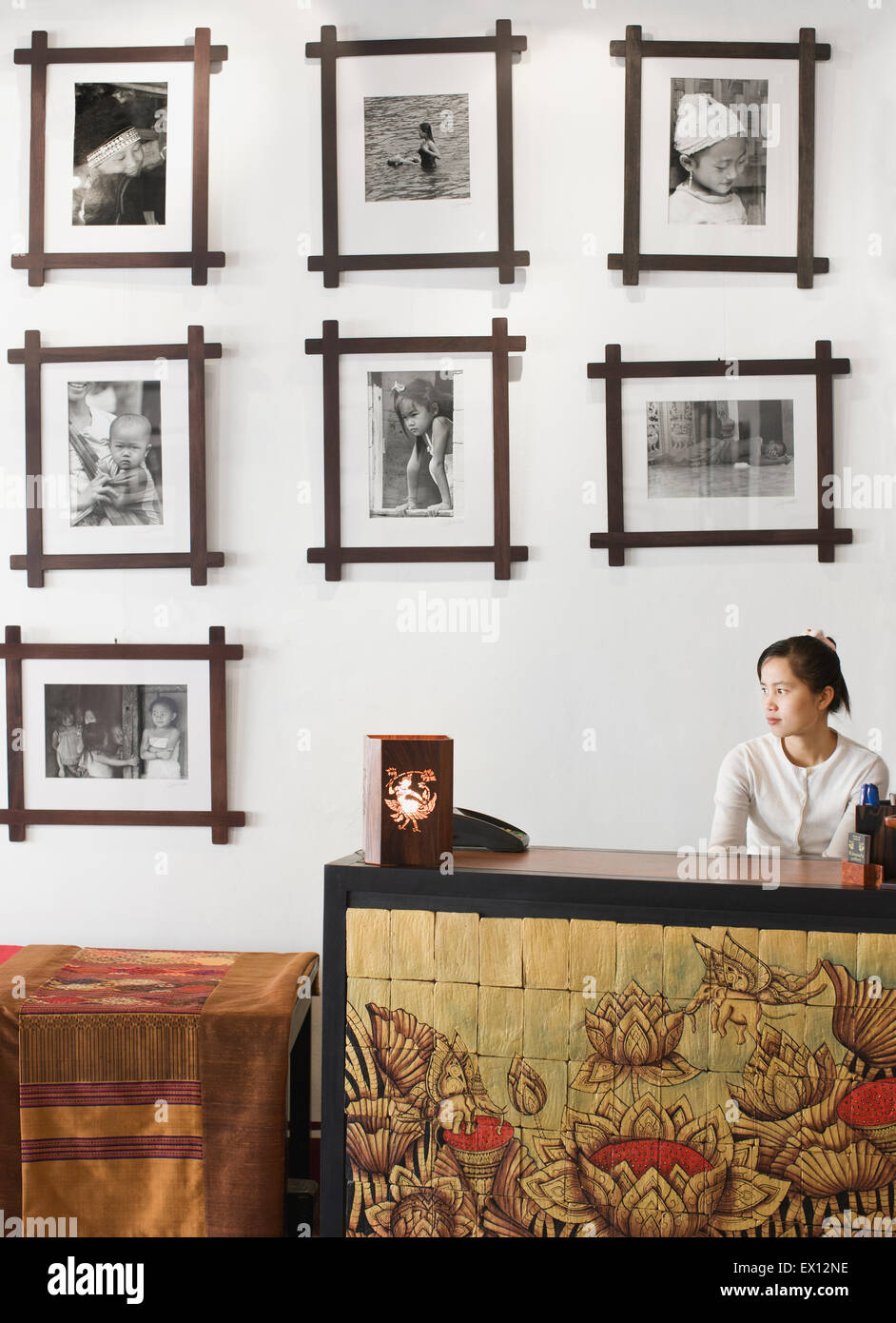 Galería Sakkhaline Kinnaly en carretera. En Luang Prabang, Laos Foto de stock