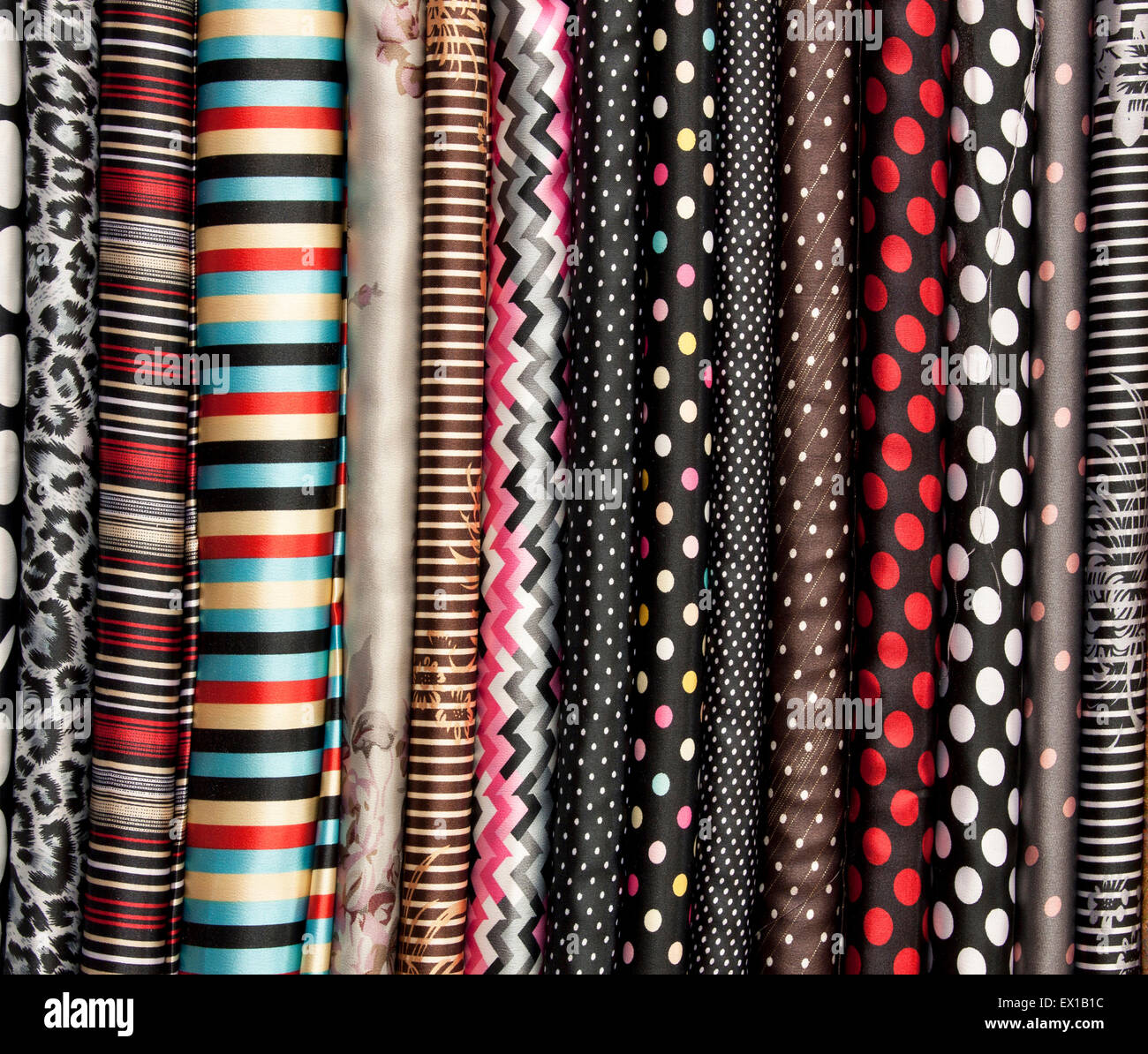 Tela de algodón de colores hermosos, finas telas de seda Fotografía de  stock - Alamy