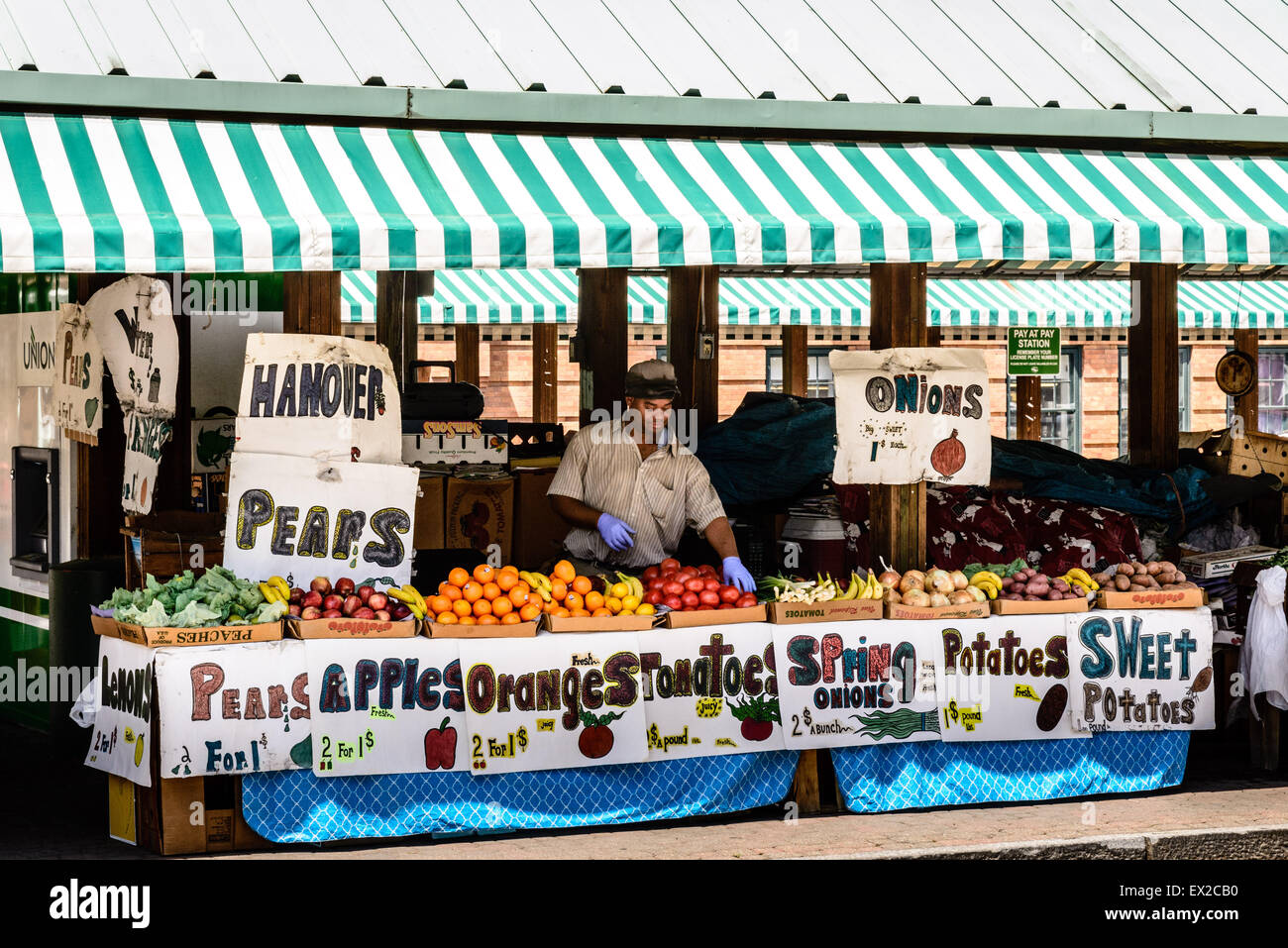 Calado vegetal, 17th Street Farmers' Market, 100 North 17th Street, Richmond, Virginia Foto de stock