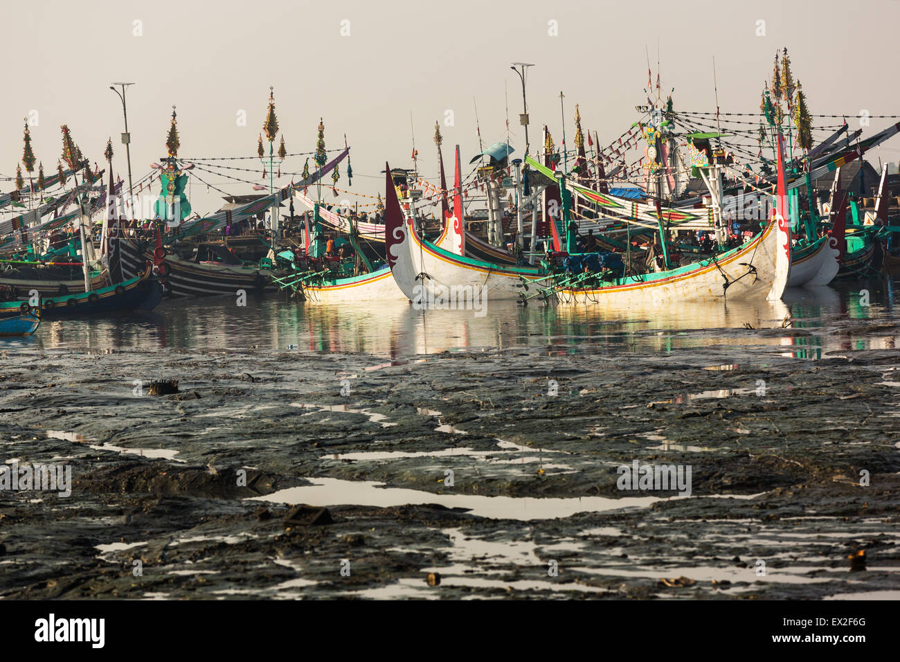 Los barcos de pesca en Muncar, Java,Banyuvangi Foto de stock
