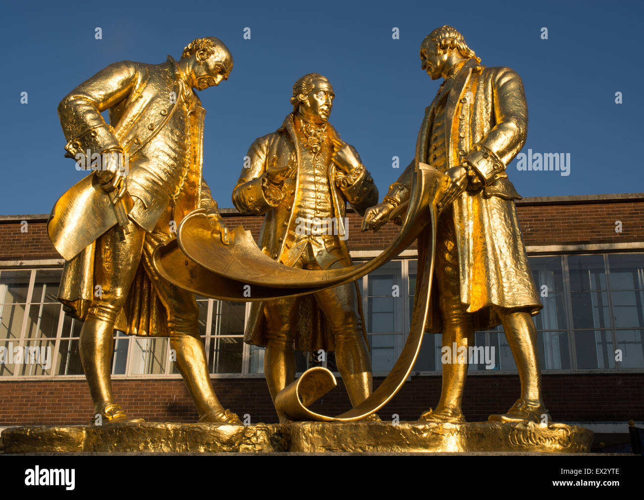 Estatua de James Watt, Matthew Boulton y William Murdoch en Broad Street Birmingham Foto de stock