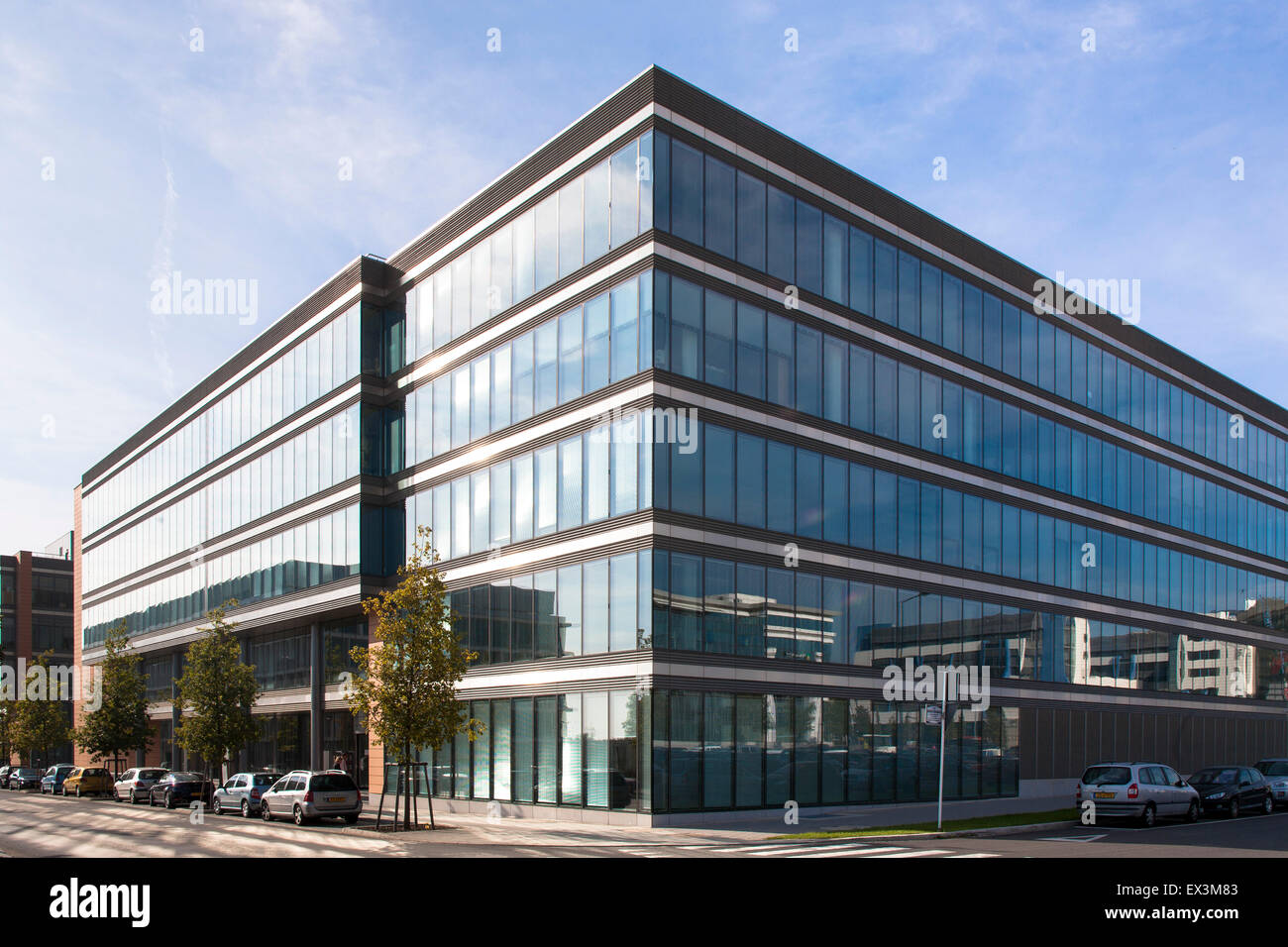 LUX, Luxemburgo, ciudad de Luxemburgo, el GEOS edificio en la Rue Edward Steichen en la meseta de Kirchberg, en este edificio se Foto de stock