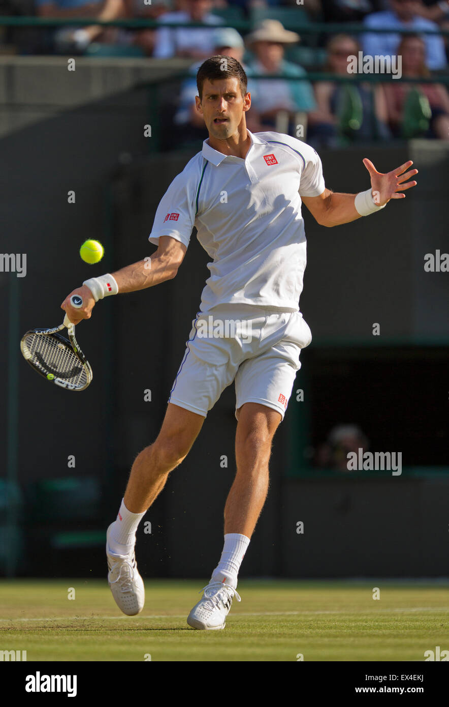 Wimbledon, Londres, Reino Unido. 6 de julio de 2015. Tenis, Wimbledon, Novak Djokovic (SRB) en su partido contra Kevin Anderson (RSA) Credit: Henk Koster/Alamy Live News Foto de stock