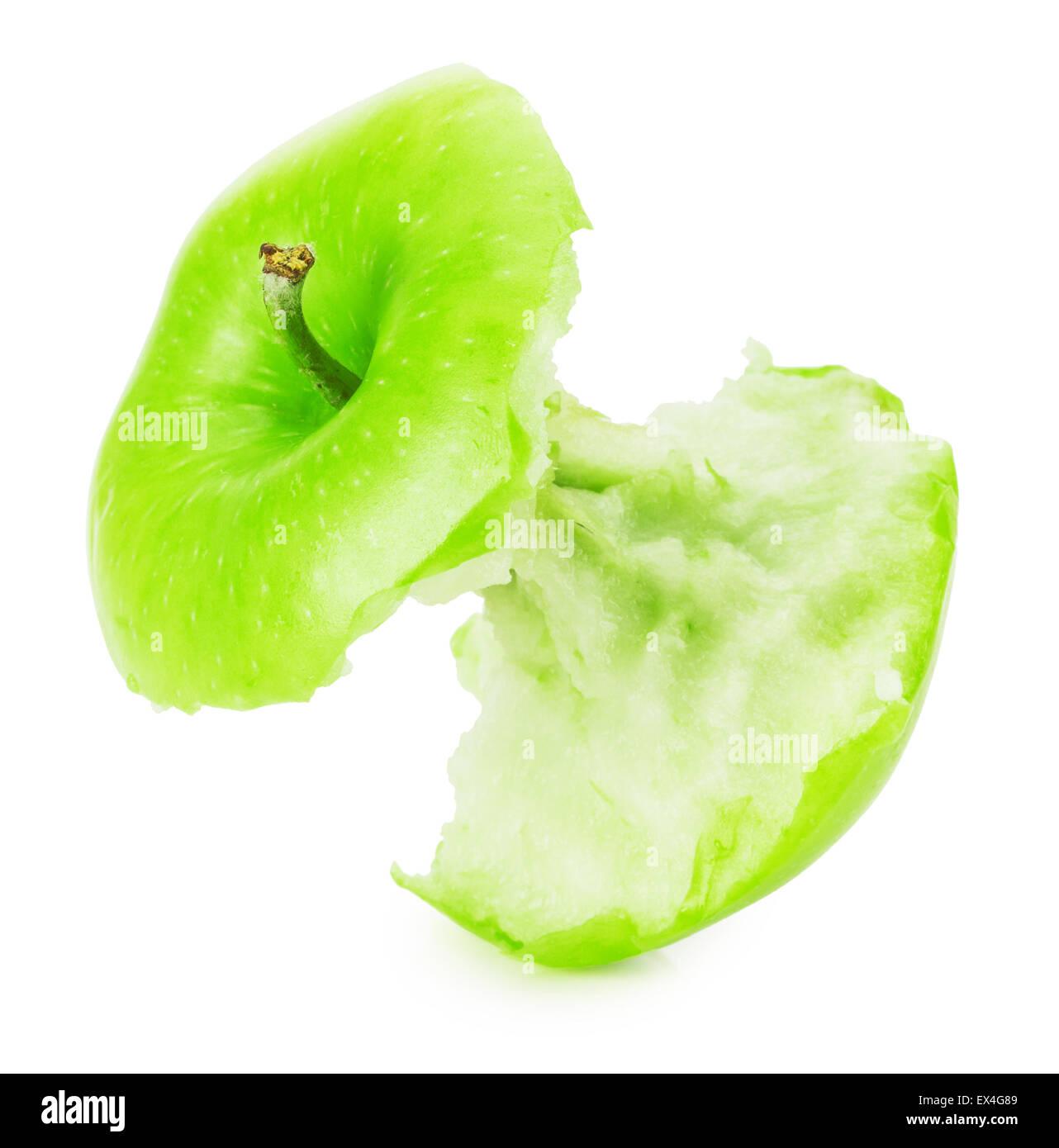 Mordido manzana verde aislado en el fondo blanco. Foto de stock