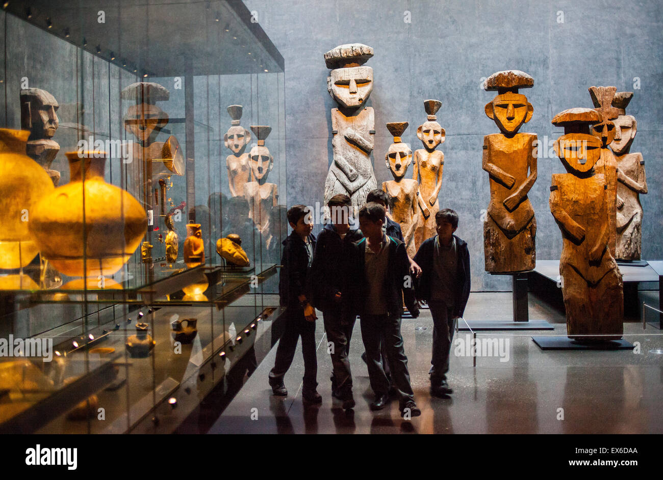 Museo Chileno de Arte Precolombino, Mapuche Chemamulles estatuas funerarias, Sala Chile antes de ser Chile (Chile antes de Chile ha. Foto de stock