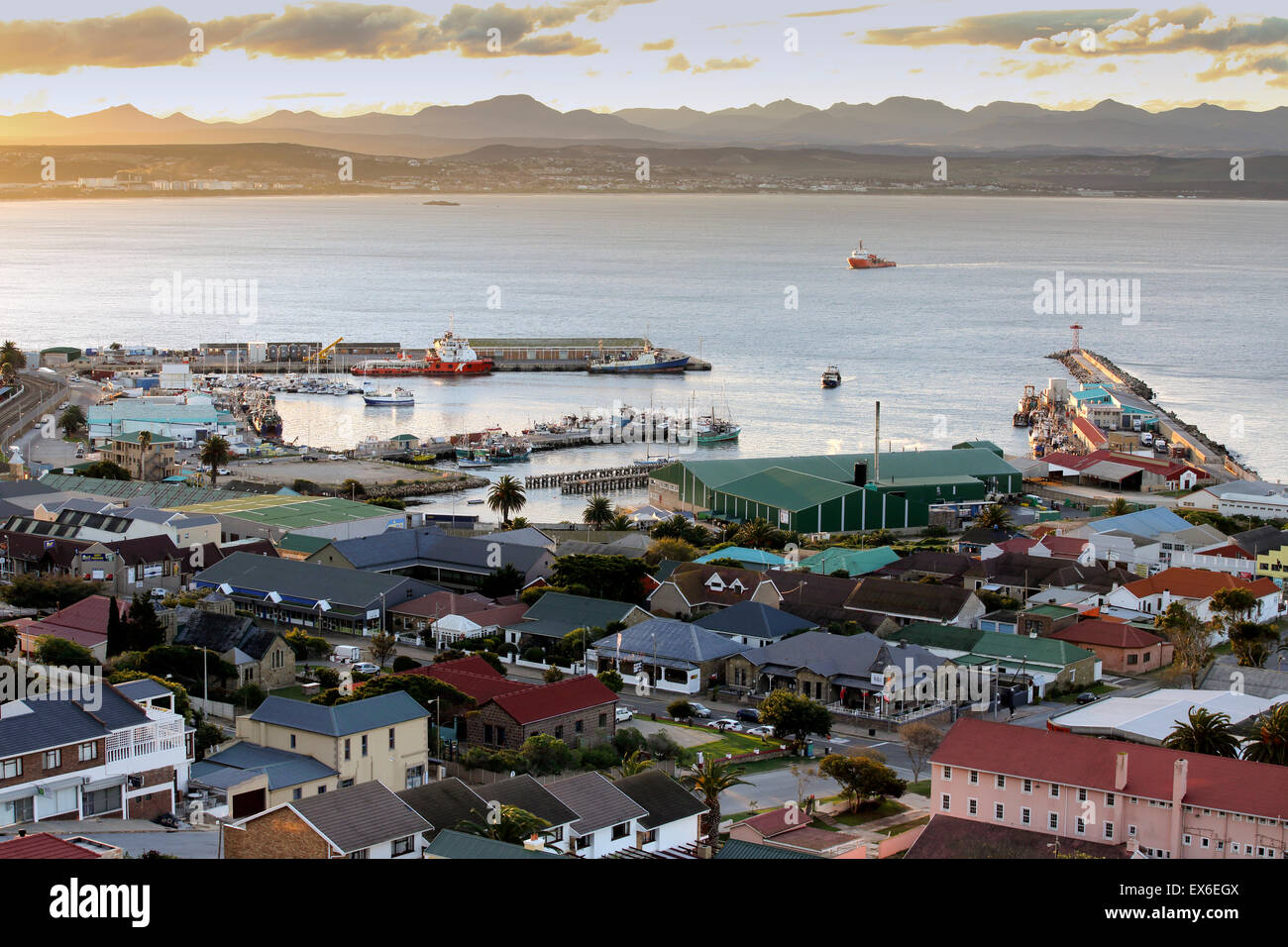 Vista escénica de Mossel Bay y Port, Sudáfrica Foto de stock