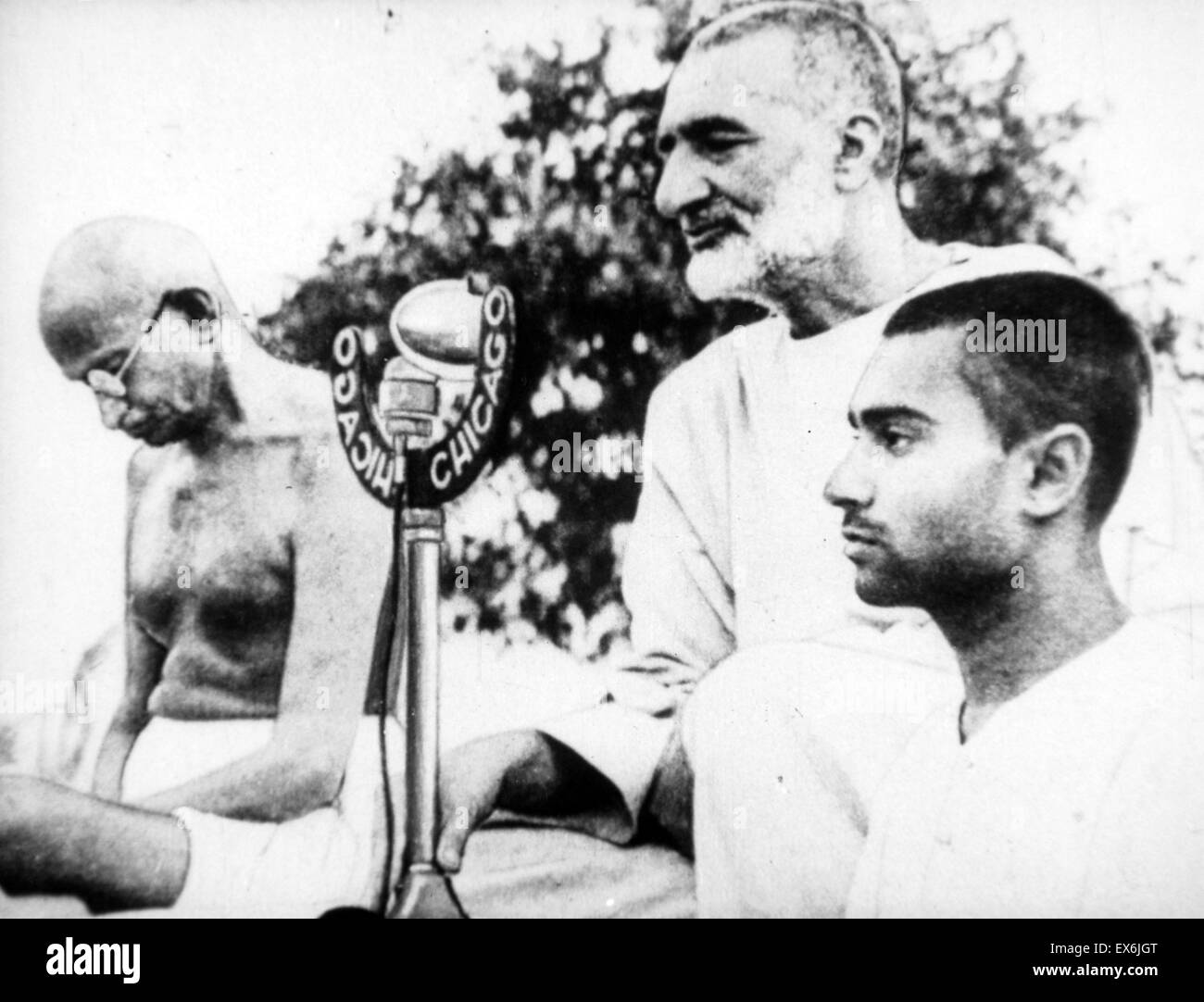 Mahatma Gandhi y Abdul Ghaffar Khan (6 de 1890 - 1988), activista independentista de etnia pashtún. Khan fue un líder espiritual y político conocido por su oposición no violenta a la dominación británica de 1939 Foto de stock