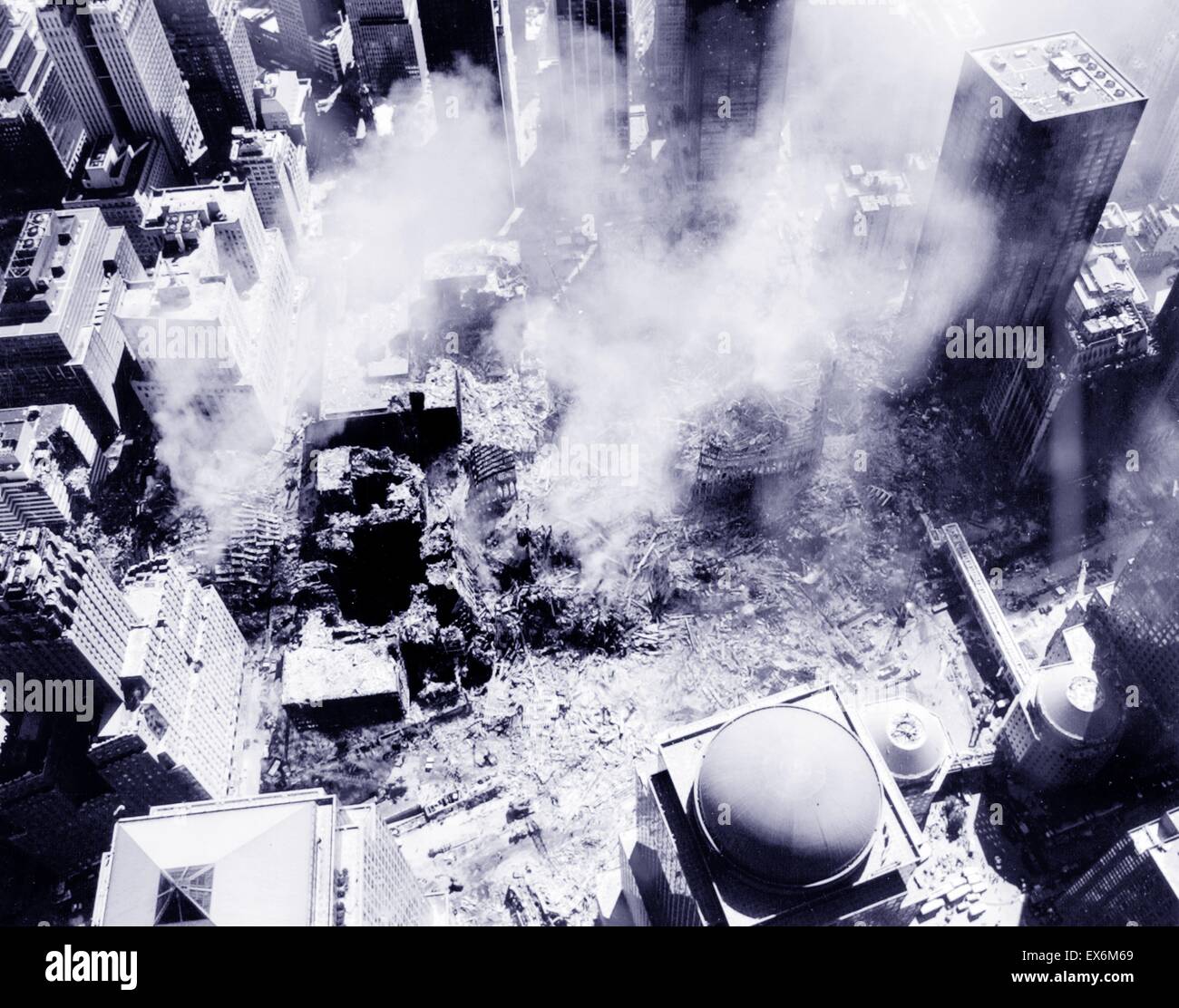 Fotografía de una vista aérea, después de los atentados del 11 de septiembre en el World Trade Center en Nueva York. Fecha 2001 Foto de stock