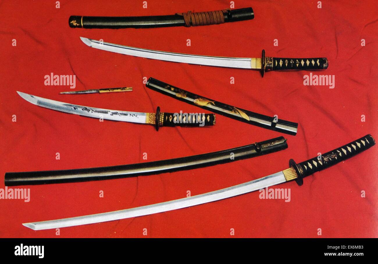 Aliado mezcla entregar Colección de japonés del siglo XIV Katana, Wakizashi, Tanto y espadas  Samurai Fotografía de stock - Alamy
