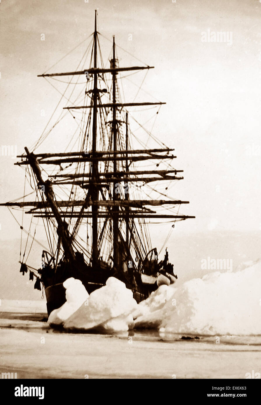 Un barco ballenero cerca de Groenlandia - época victoriana Foto de stock