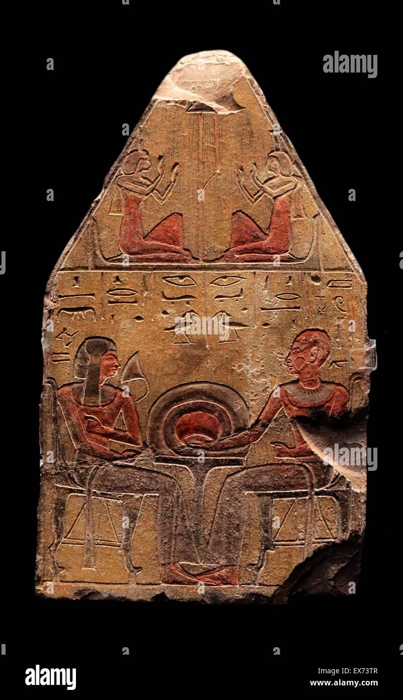 Estela de piedra caliza que representan a personas fallecidas. Xix dinastía 1295-1186 BC; de Deir el Medina, Egipto Foto de stock