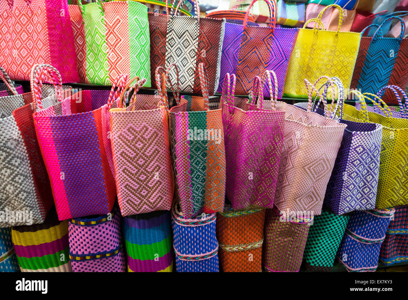 Venta de artesan as y bolsas fotograf as e im genes de alta