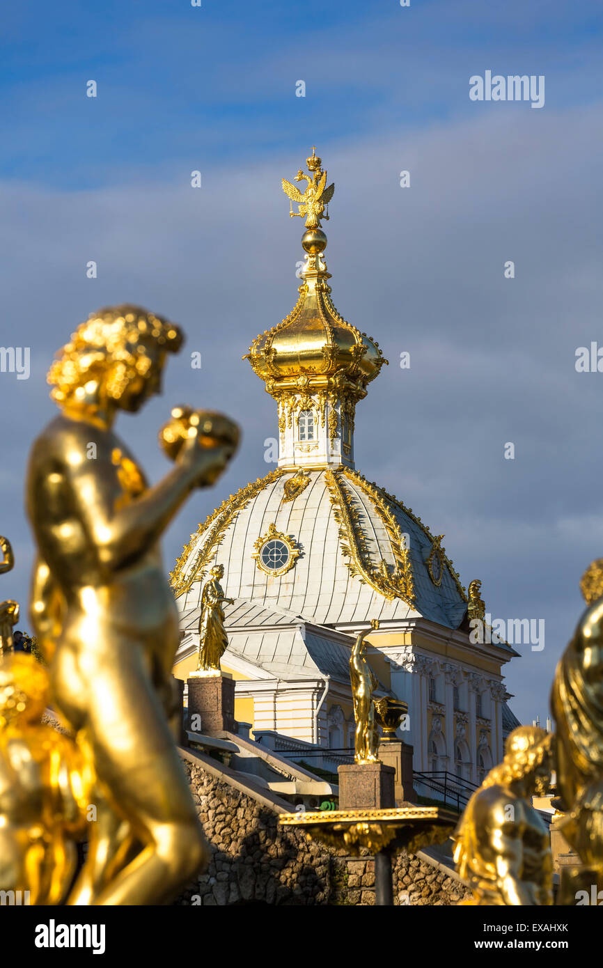 Peterhof (Petrodvorets) (Palacio de Verano), cerca de San Petersburgo, Rusia, Europa Foto de stock