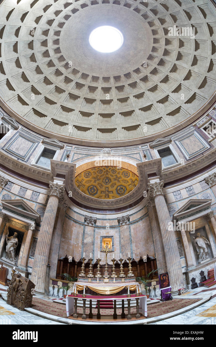 Interior iglesia de Santa María de los mártires y la cúpula en el interior del Panteón, la UNESCO Sitio, Piazza della Rotonda, Roma, Lazio, Italia Foto de stock