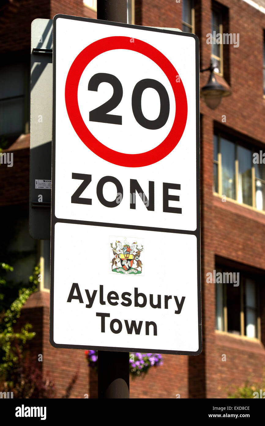 Zona de 20mph signo, Aylesbury, Buckinghamshire, Inglaterra, Reino Unido. Foto de stock